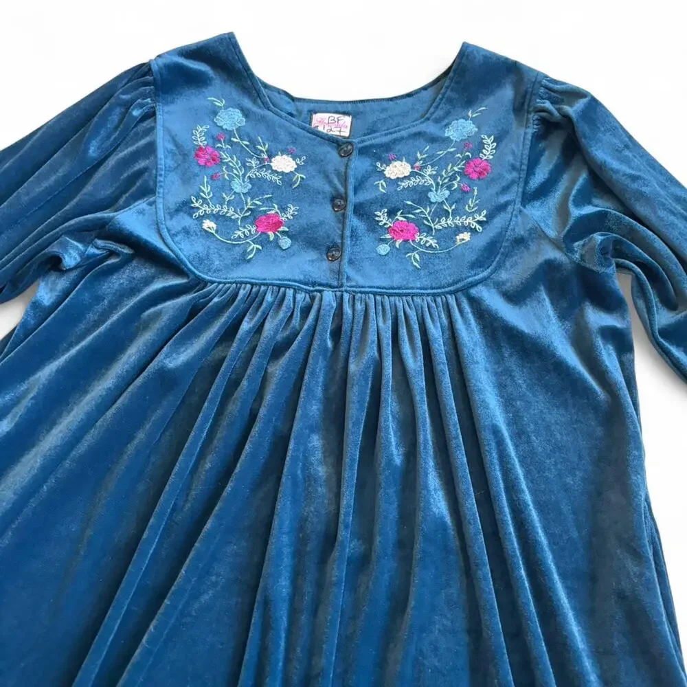 80s/90s Vintage Blue Velvet Embroidered Nightgown – Cottagecore Whimsygoth [XXL] - Picture 7 of 8